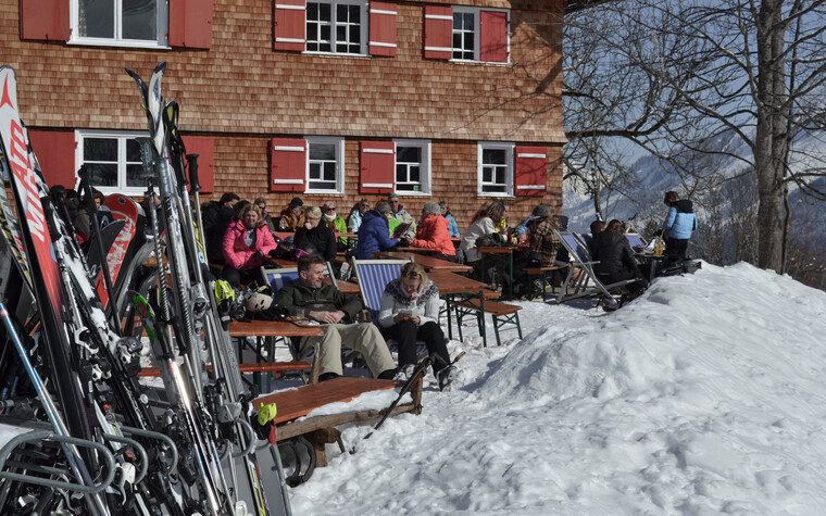 Schöntalhof Sonnenski Heuberg Parsenn | © Kleinwalsertal Tourismus eGenSchöntalhof Sonnenski Heuberg Parsenn