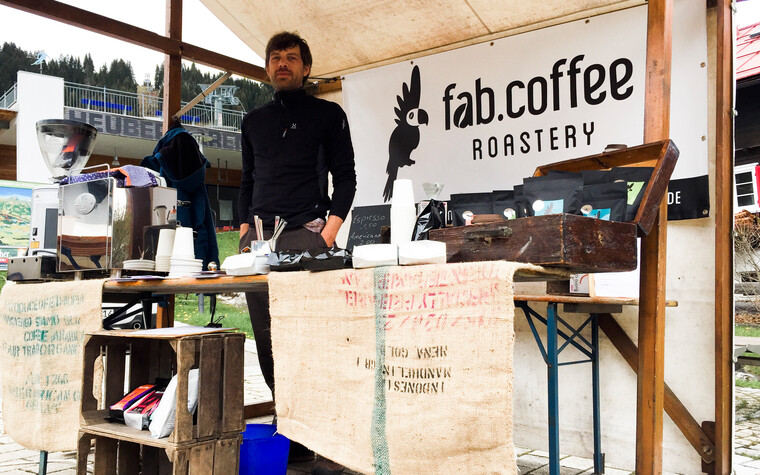 Der Kaffeeröster auf dem Walser Wochenmarkt | © Kleinwalsertal Tourismus