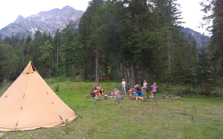 Mystischer Abend im Tipi | © Narandi Permakultur | Fotograf: Andreas Haller