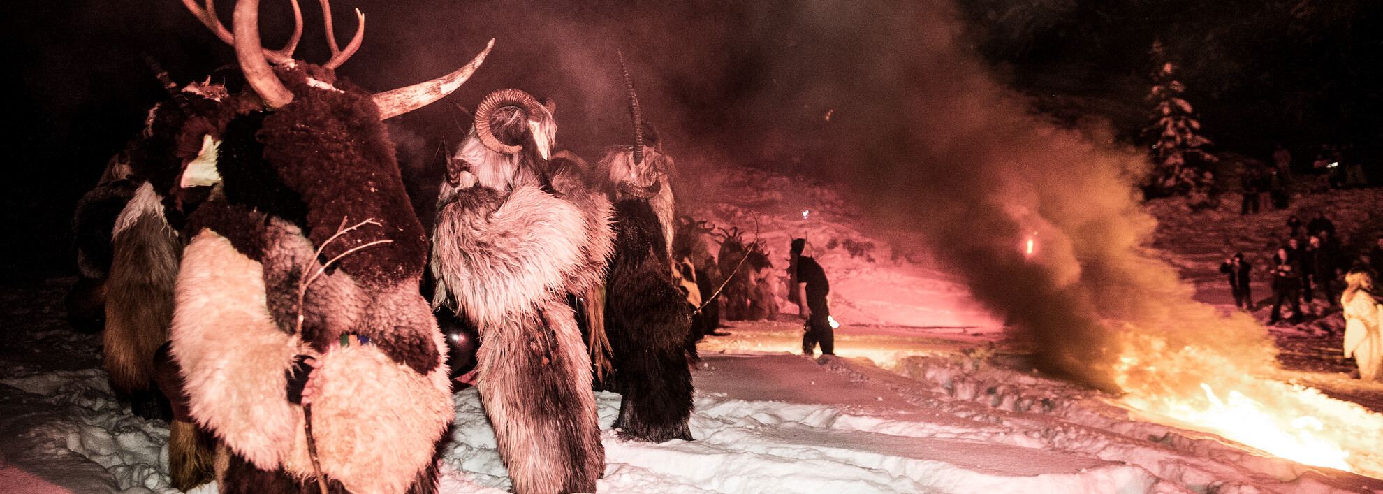 Krampusse läuten den Advent ein | © Kleinwalsertal Tourismus eGen | Fotograf: Dominik Berchtold Krampusse läuten den Advent ein | © Kleinwalsertal Tourismus eGen | Fotograf: Dominik Berchtold