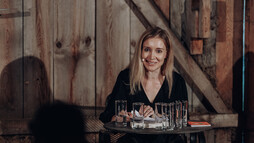 Valeria Anna Lampert beim Literaturfest 2023 | © Kleinwalsertal Tourismus | Fotograf: Philipp Herzhoff Valeria Anna Lampert beim Literaturfest 2023 | © Kleinwalsertal Tourismus | Fotograf: Philipp Herzhoff