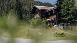 Literaturfest 2023 - Wanderung zwischen Wort und Tal | © Kleinwalsertal Tourismus | Fotograf: Philipp Herzhoff Literaturfest 2023 - Wanderung zwischen Wort und Tal | © Kleinwalsertal Tourismus | Fotograf: Philipp Herzhoff
