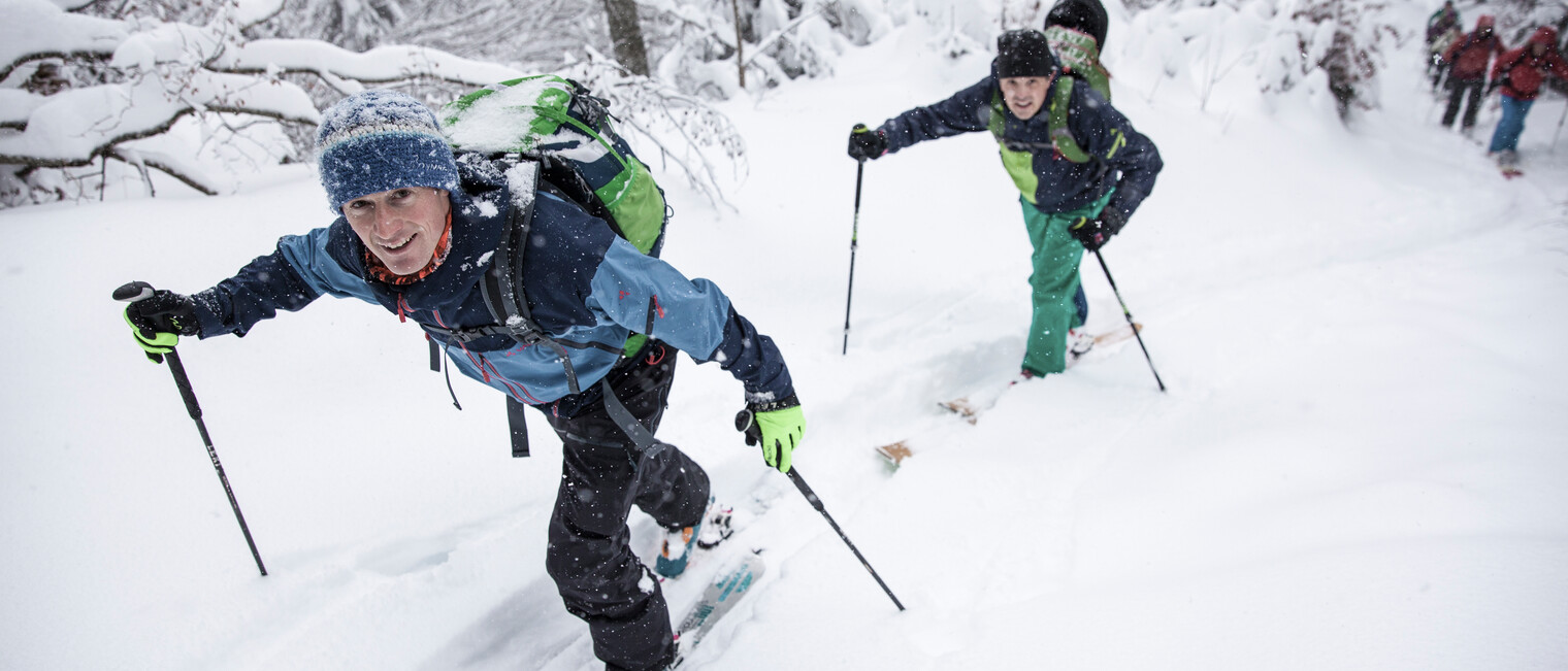 Steiler Aufstieg beim VAUDE Skitourencamp | © Bergwelt Oberstaufen | Fotograf: Moritz Sonntag Steiler Aufstieg beim VAUDE Skitourencamp | © Bergwelt Oberstaufen | Fotograf: Moritz Sonntag