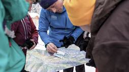 Lawinenlage-Check beim VAUDE Skitourencamp | © Bergwelt Oberstaufen | Fotograf: Moritz Sonntag Lawinenlage-Check beim VAUDE Skitourencamp | © Bergwelt Oberstaufen | Fotograf: Moritz Sonntag