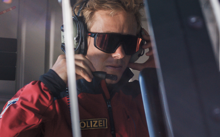 David Kögler bei seiner Arbeit als Alpinpolizist | © Kleinwalsertal Tourismus eGen